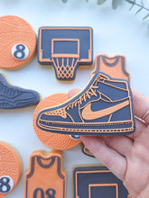 Load image into Gallery viewer, Sneaker
